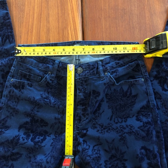 Zara mid-rise floral pattern dark wash skinny jeans, US 2 - Picture 4 of 5